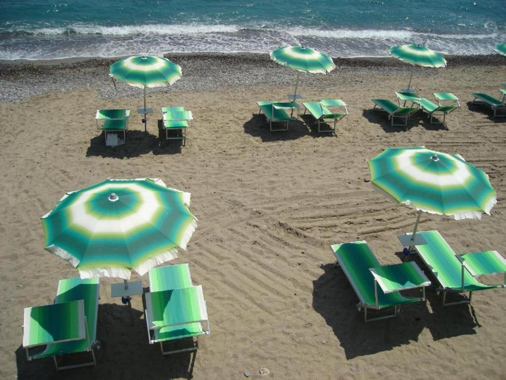 Hotel Lora Bordighera Exterior foto